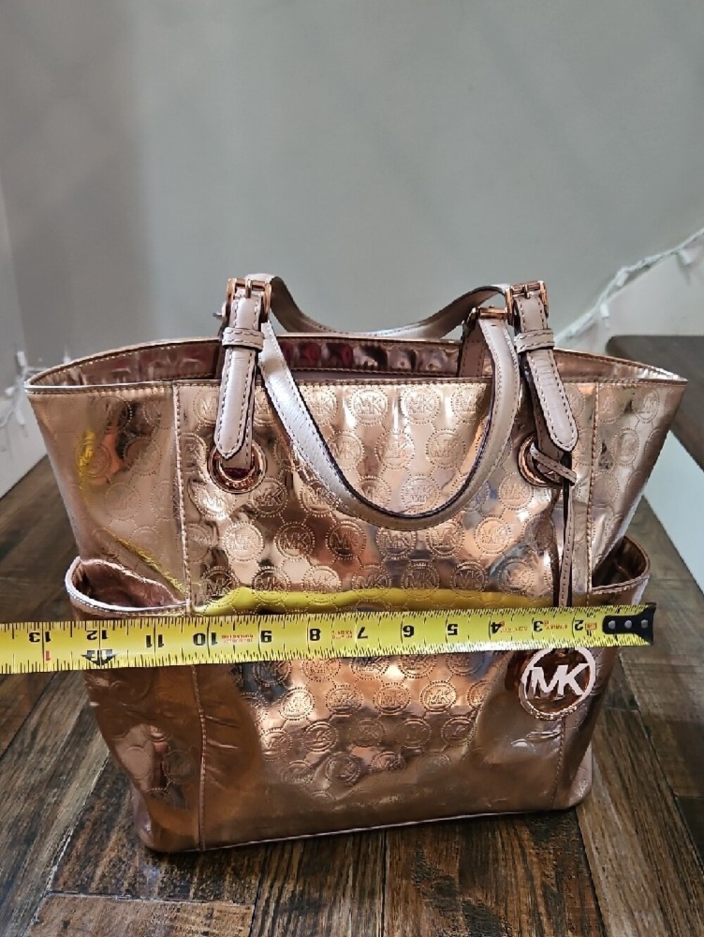 Michael Kors Metallic Rose Gold Tote with Matching Wallet - Picture 14 of 16